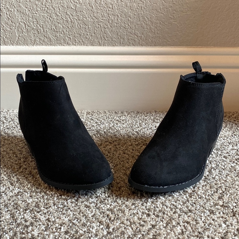 NWOT Old Navy Black Ankle Booties